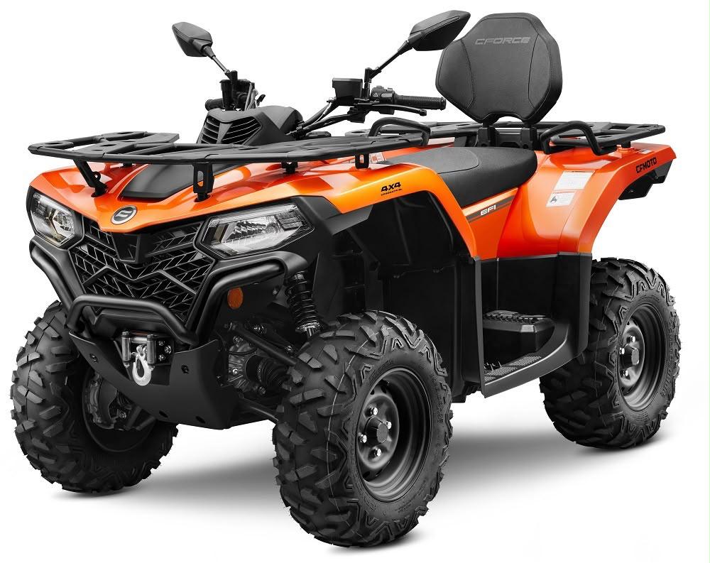 Quad orange sur fond blanc studio
